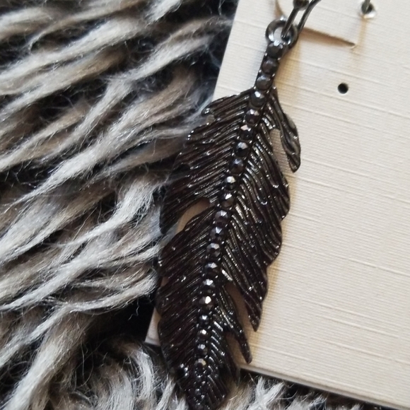 Feather earrings - Picture 2 of 3